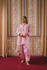 Gultaj suit